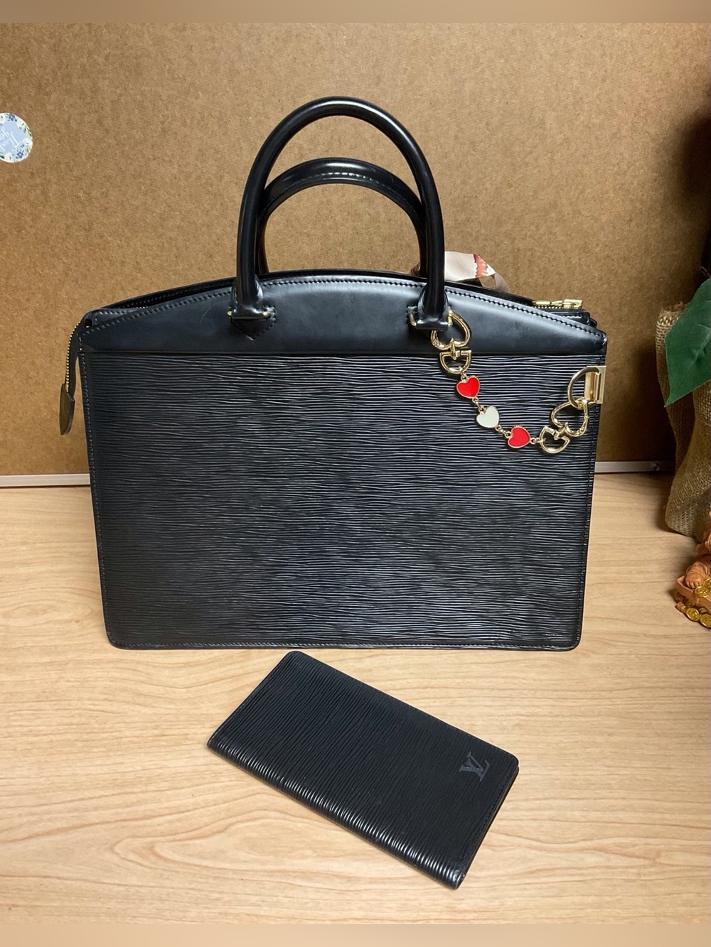 ✅LOUIS VUITTON Black Epi Leather Bag
AUTHENTIC SET - Picture 10 of 16